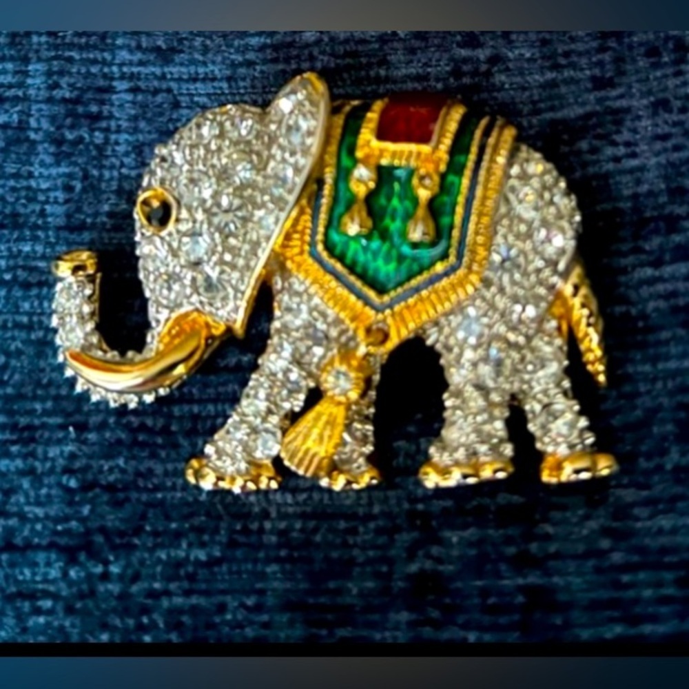 Vintage 3” Gold tone rhinestone elephant brooch pin
